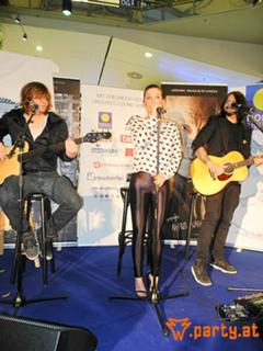 Jeanette Biedermann feet photo thumbnail
