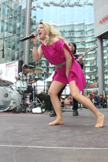Jeanette Biedermann feet photo thumbnail