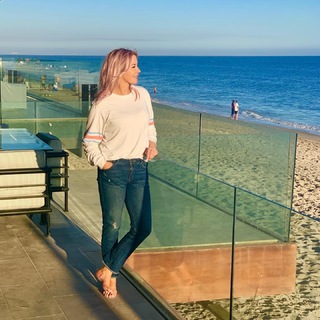 Jeanie Buss feet photo 1