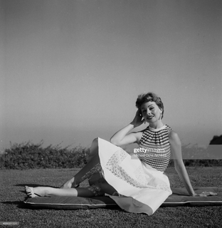 Jeanne Crain feet photo 12