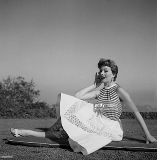 Jeanne Crain feet photo 11