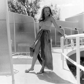 Jeanne Crain feet photo 13