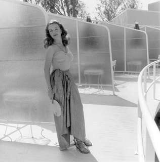 Jeanne Crain feet photo 12