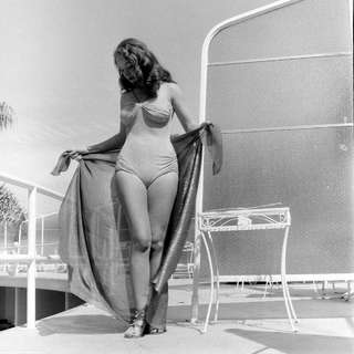 Jeanne Crain feet photo 10