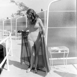 Jeanne Crain feet photo 9