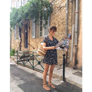 Jeanne Damas feet photo 10