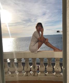 Jeanne Damas feet photo 1