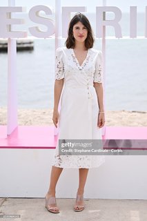 Jeanne Damas feet photo 2