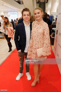 Jeanne Goursaud feet photo thumbnail