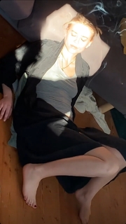 Jeanne Goursaud feet photo thumbnail