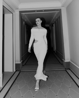 Jeanne Goursaud feet photo thumbnail