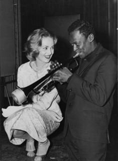 Jeanne Moreau feet photo 10