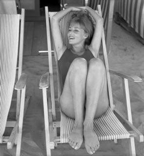 Jeanne Moreau feet photo 8