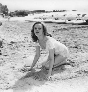 Jeanne Moreau feet photo 7