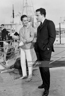 Jeanne Moreau feet photo 3