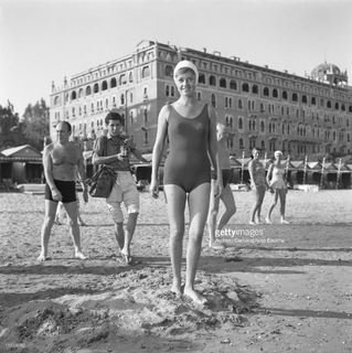 Jeanne Moreau feet photo 20