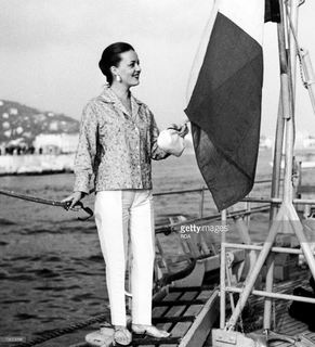 Jeanne Moreau feet photo 11