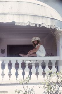 Jeanne Moreau feet photo 9