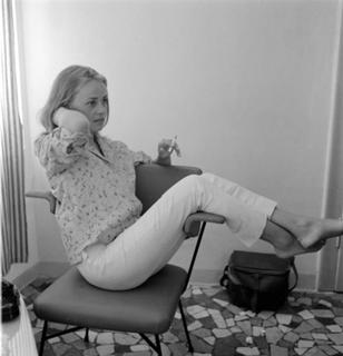 Jeanne Moreau feet photo 11