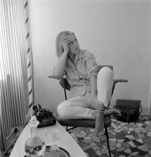 Jeanne Moreau feet photo 10