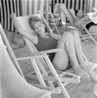Jeanne Moreau feet photo 8