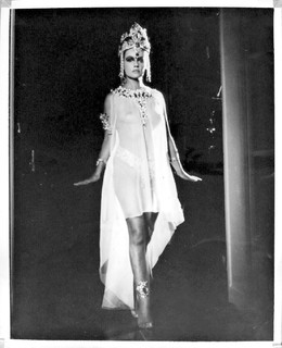 Jeanne Moreau feet photo 3