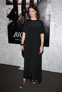 Jeanne Tripplehorn feet photo thumbnail