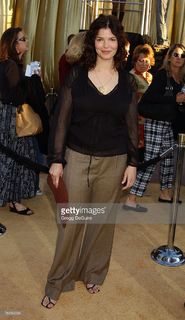 Jeanne Tripplehorn feet photo thumbnail