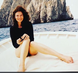 Jeanne Tripplehorn feet photo thumbnail