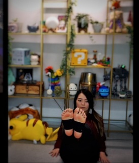Jeannie Lee feet photo thumbnail