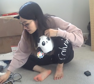 Jeannie Lee feet photo thumbnail