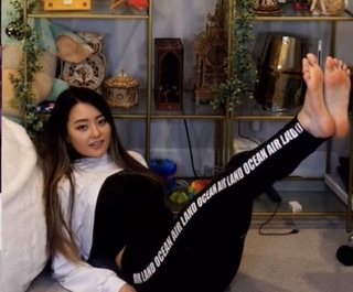 Jeannie Lee feet photo thumbnail