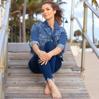 Jedediah Bila feet photo thumbnail