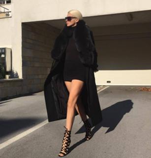 Jelena Karleusa feet photo thumbnail