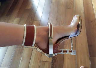 Jelena Karleusa feet photo thumbnail