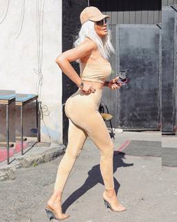 Jelena Karleusa feet photo thumbnail