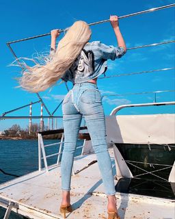 Jelena Karleusa feet photo thumbnail