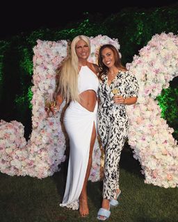 Jelena Karleusa feet photo thumbnail