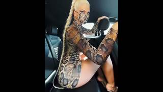 Jelena Karleusa feet photo thumbnail