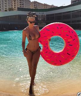 Jelena Karleusa feet photo thumbnail