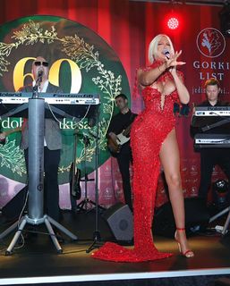 Jelena Karleusa feet photo thumbnail