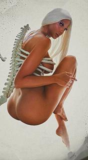Jelena Karleusa feet photo thumbnail