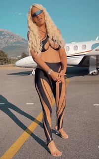 Jelena Karleusa feet photo thumbnail