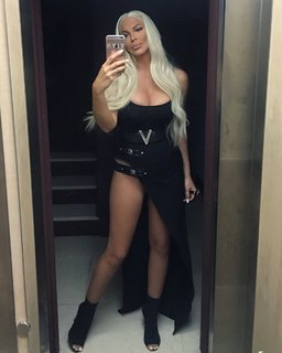 Jelena Karleuša feet photo 15