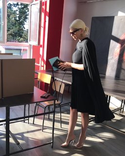 Jelena Karleuša feet photo 9