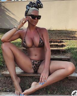 Jelena Karleuša feet photo 2