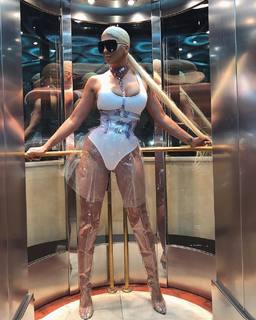 Jelena Karleuša feet photo 3