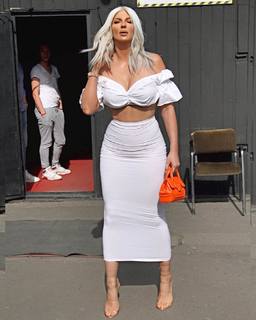 Jelena Karleuša feet photo 10