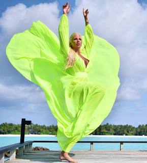 Jelena Karleuša feet photo 1