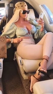 Jelena Karleuša feet photo 3